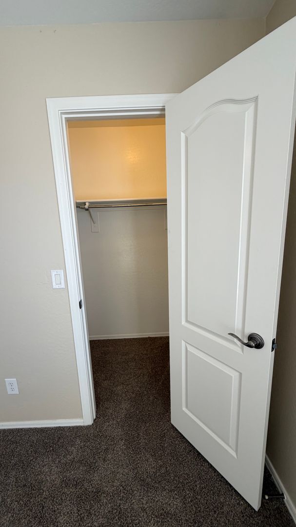 Building Photo - Spacious Surprise home with large backyard