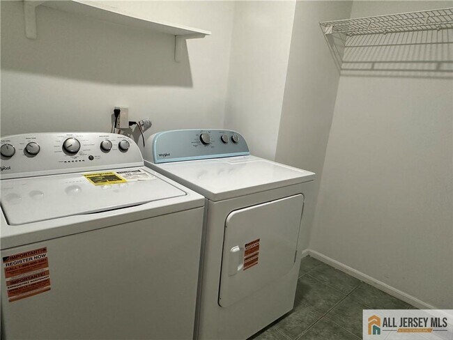 Building Photo - 352 Bowler Ct