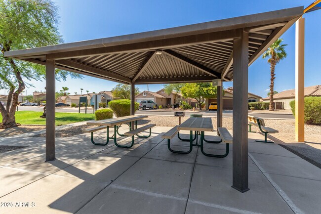 Building Photo - 748 E Potter Dr