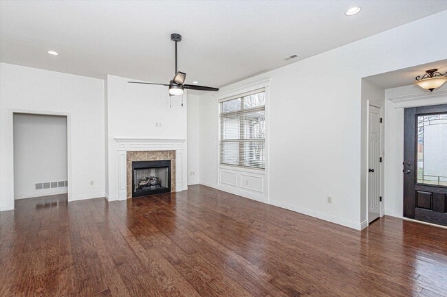 Building Photo - 6680 American Setter Dr