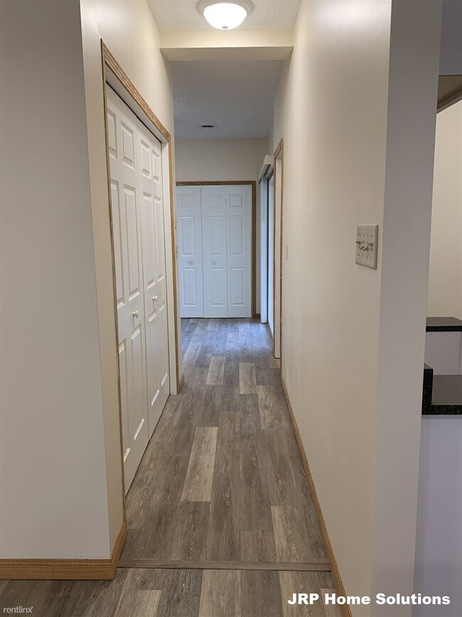 Building Photo - 2 br, 1 bath Apartment - 6400 Gillis Dr Ste A
