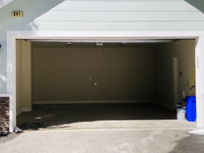 Building Photo - Desirable Ranch Style Home - All Main Level Living Space plus Two Car Garage