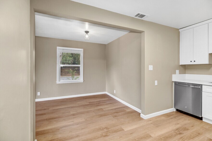 Building Photo - 47 Fallon Ln