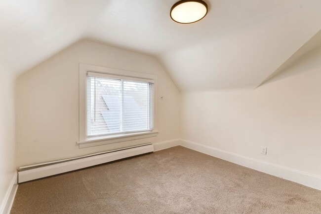 Building Photo - Beautifully Updated 4 BR/2 BA Upper-Level Duplex in Minneapolis with 2-Car Garage!