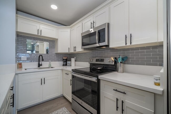 Building Photo - Epic Ocean-View 1bd at Makaua Village — Fully Renovated, Furnished, 2 Parking