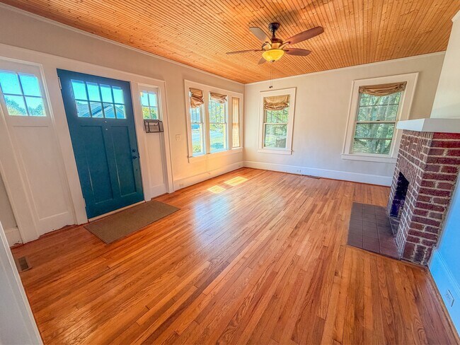 Building Photo - 11 Perry Rd