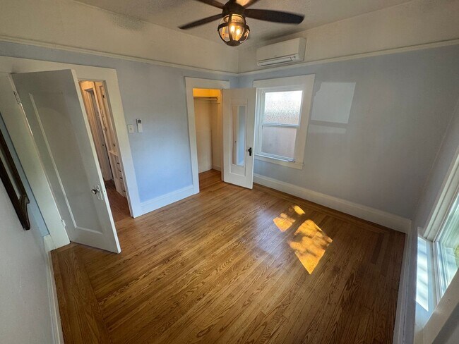 Building Photo - 2 bedroom |1 bathroom | Charming West Taho...
