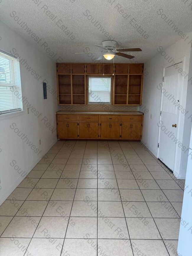 Building Photo - Cute 3 bedroom 1 bath home.