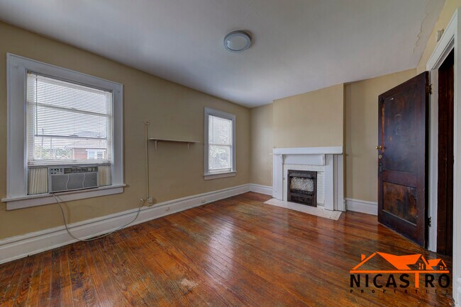 Building Photo - 1638 Indianola Ave