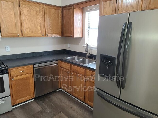 Building Photo - 216 Diamond Ave