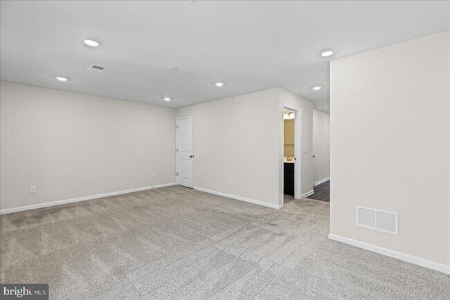Building Photo - 9 Venice Ln