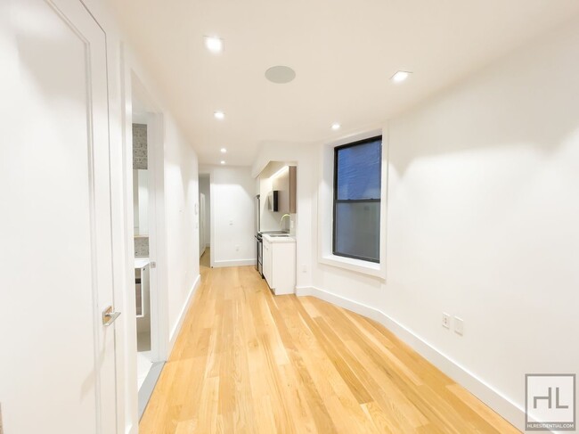 Building Photo - Upper East Side / 2-Bed 1-Bath / Newly Ren...