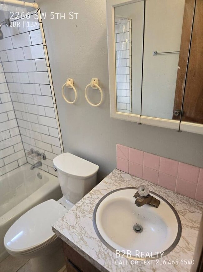 Building Photo - 2266 5th St SW