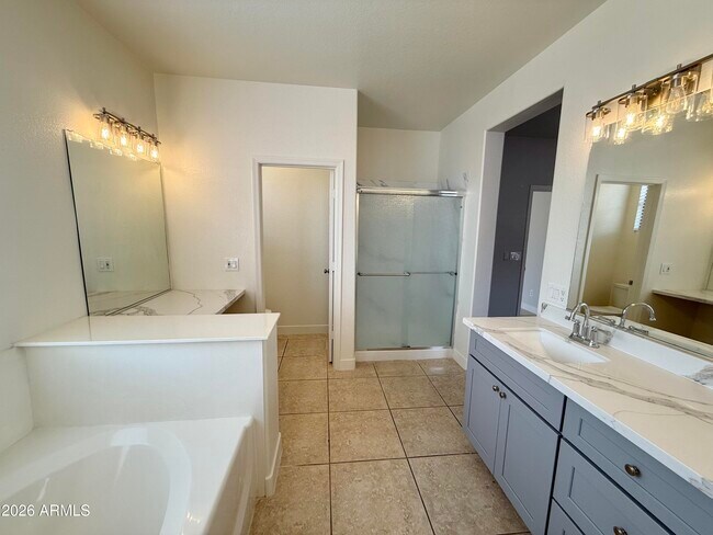 Building Photo - 6558 W Townley Ave