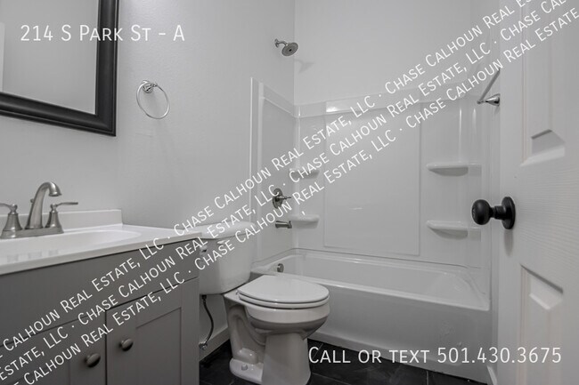 Building Photo - 214 S Park St