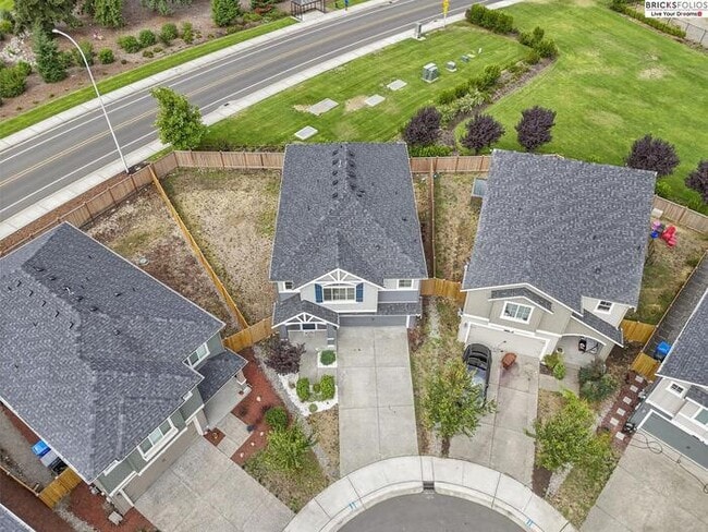 Building Photo - Your Ideal Home in Puyallup Awaits – Peaceful, Modern, Perfectly Located.