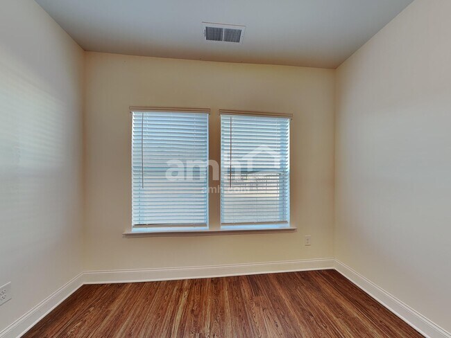 Building Photo - 2125 Laurel Vlg Cir