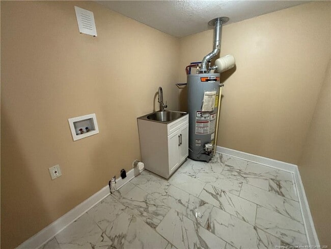 Building Photo - 931 Fleetwood Dr