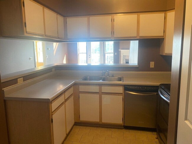 Building Photo - 2 Bedroom 2 Bathroom with Loft- Available Now!