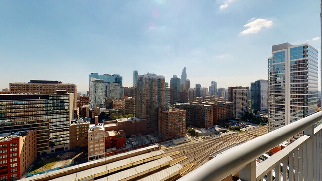 Building Photo - 701 S Wells St