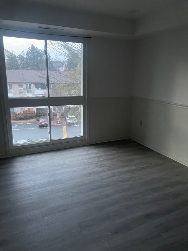 Building Photo - 5608 Bloomfield Dr