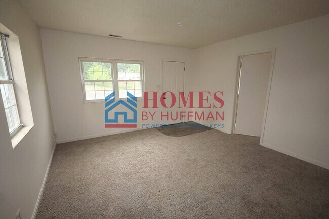 Building Photo - Two Bedroom House
