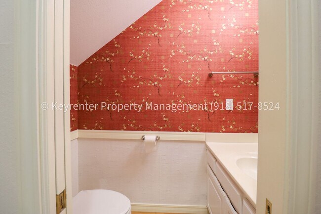 Building Photo - 4 Bed | 2 Bath in Broken Arrow!