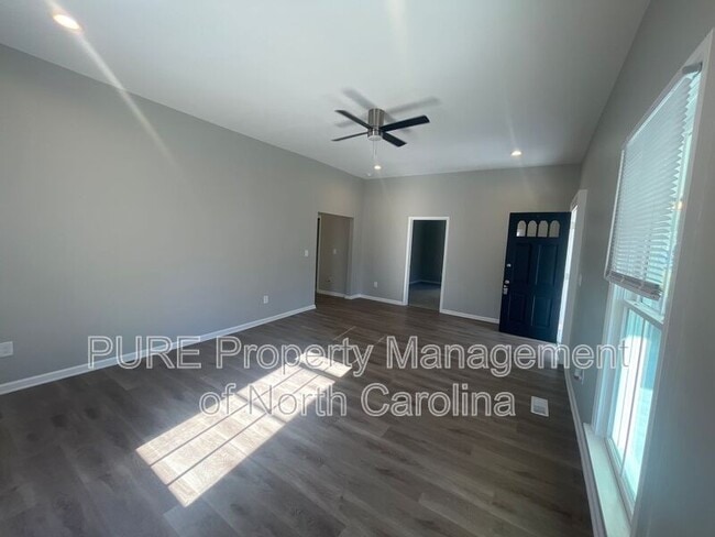 Building Photo - 608 S Yadkin Ave