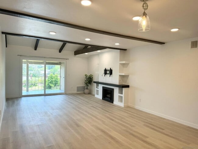 Building Photo - 1858 Fairway Cir Dr