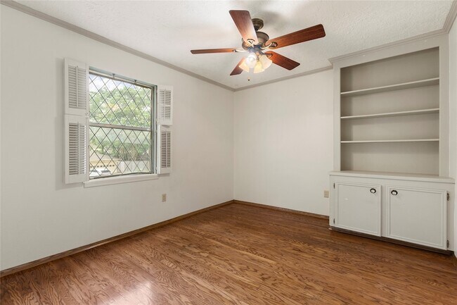 Building Photo - 8215 Winding Hill Ln