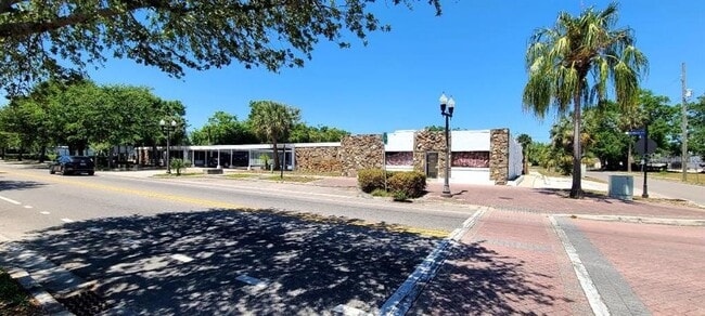 Building Photo - 421 E Kennedy Blvd