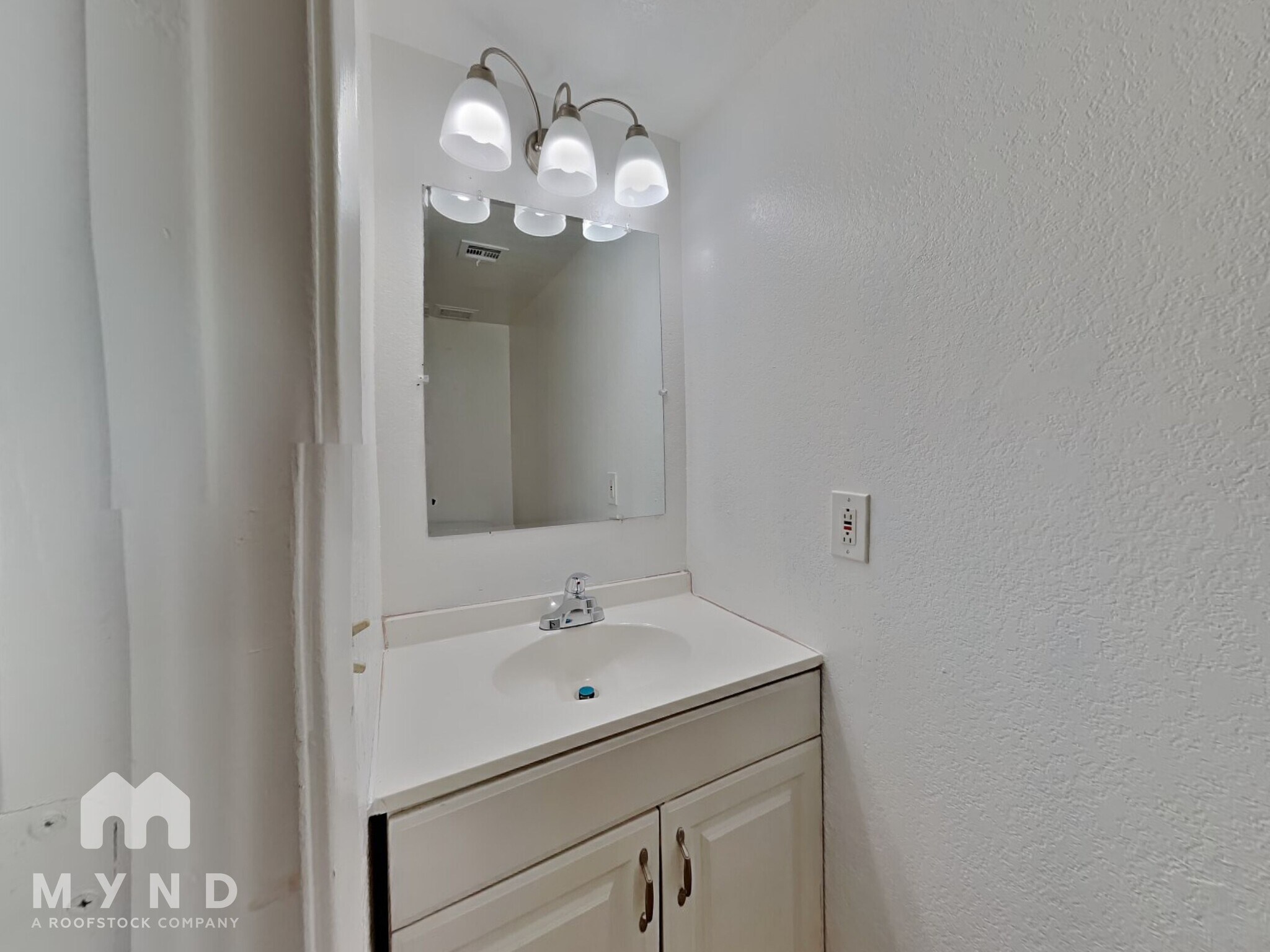 Building Photo - 2828 E Tierra Buena Ln