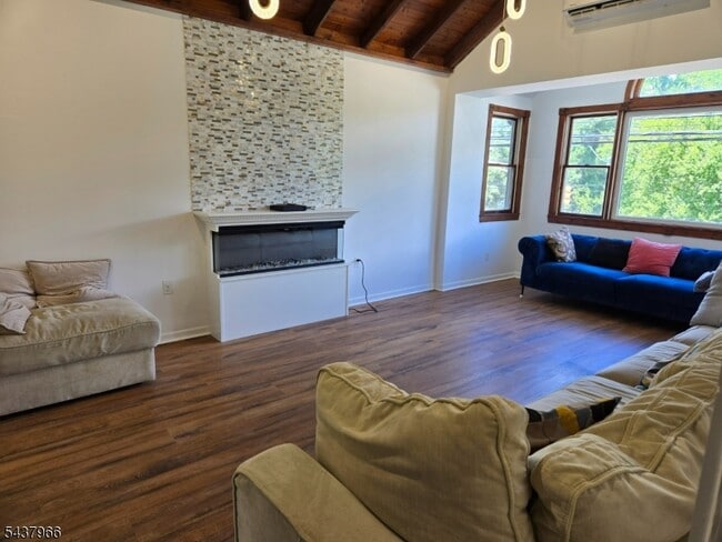 Building Photo - 355 Warwick Turnpike