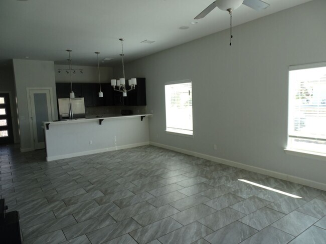 Building Photo - STYLISH EASTSIDE HOME