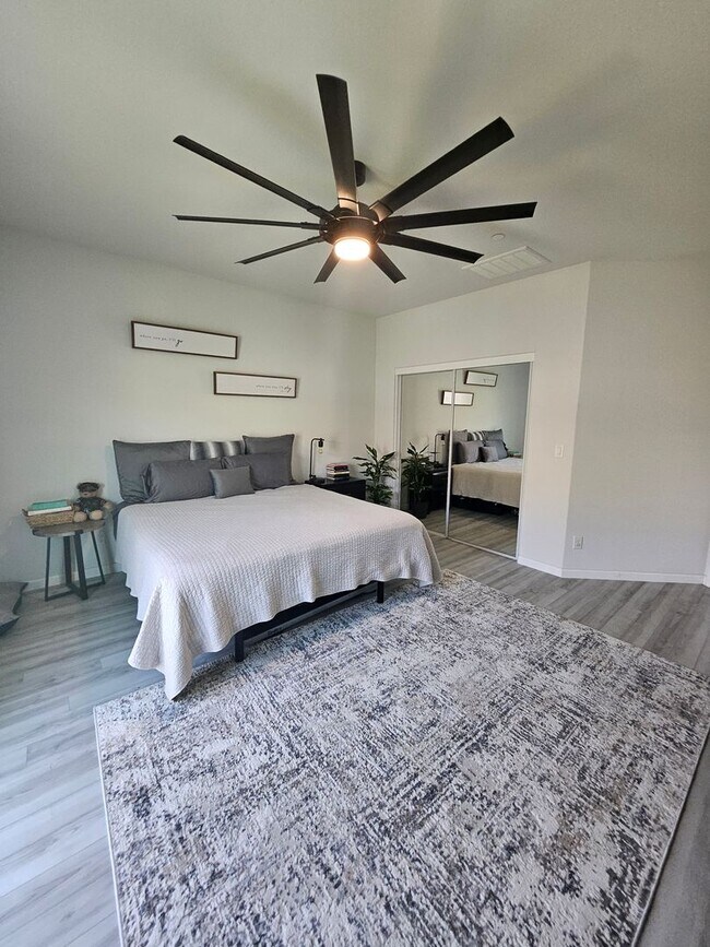 Building Photo - MUST SEE 4 Bedroom 2 bath