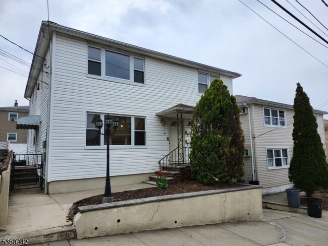 Building Photo - 41 Bayliss St