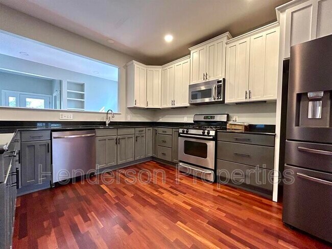 Building Photo - 2229 Chesterfield Ave