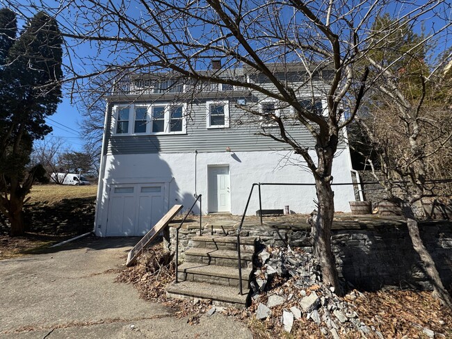 Building Photo - 313 Hudson St