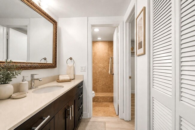 Building Photo - 5201 Orduna Dr