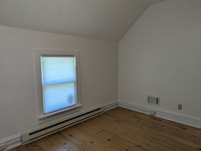 Building Photo - 520 N Prairie St