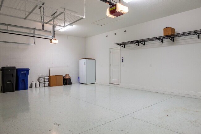 Building Photo - 13927 Old Creek Ct