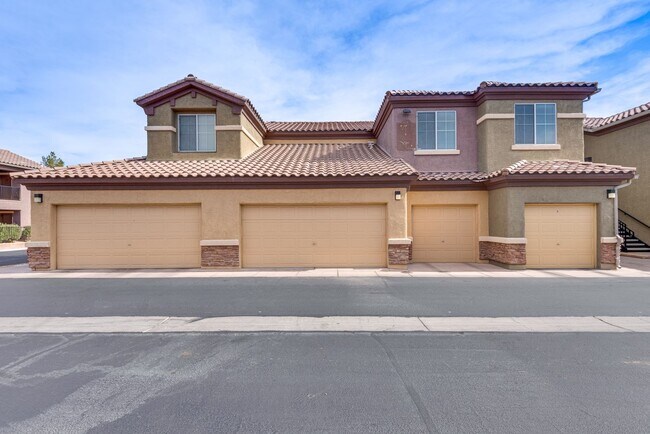 Building Photo - 6868 Sky Pointe Dr