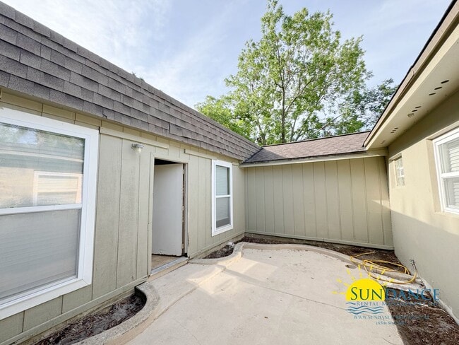 Building Photo - Charming 4-Bedroom Home in Fantastic Neigh...