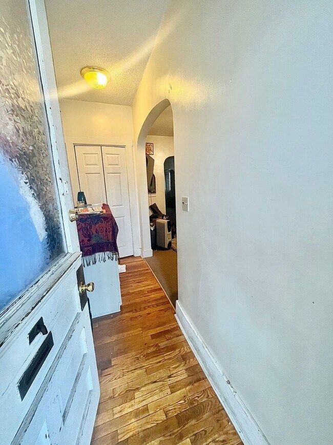 Building Photo - 255-257 N Spring St