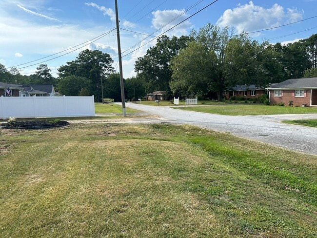 Building Photo - 1116 Cornelia Cir