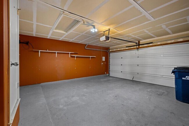 Building Photo - 320 Baldwin St