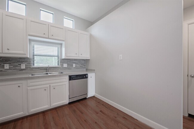 Building Photo - 7650 Springhill St
