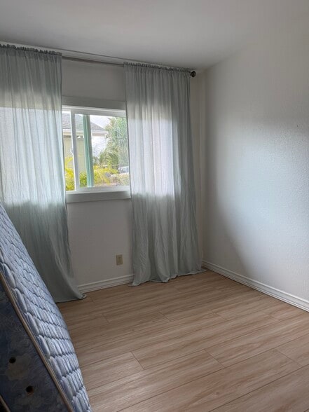 Bedroom - 74-5054 Kealapua St