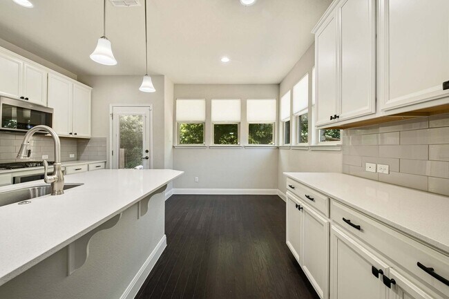 Building Photo - Fantastic 3 Bedroom, 2.5 Bath, 2-Story Hom...