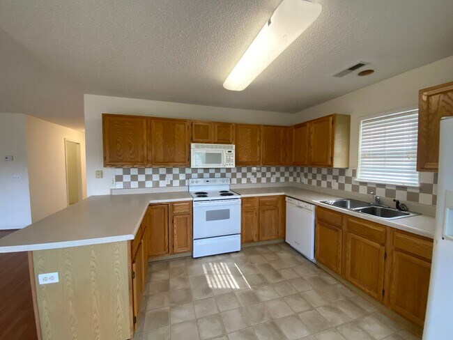 Building Photo - COMING SOON! North Chase Community! 3 BR/ 2 Bath/ 2 Car garage! Fenced back yard!